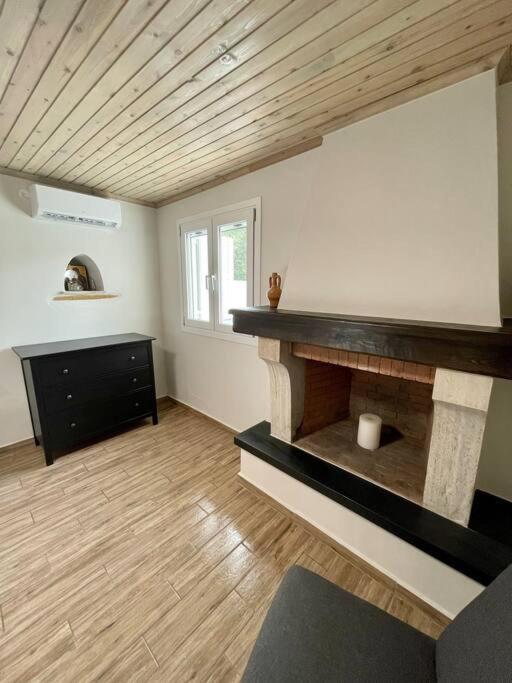Villa Eftychia Serene Getaway With Hot Tub In A Quiet Location Kíssamos Eksteriør bilde