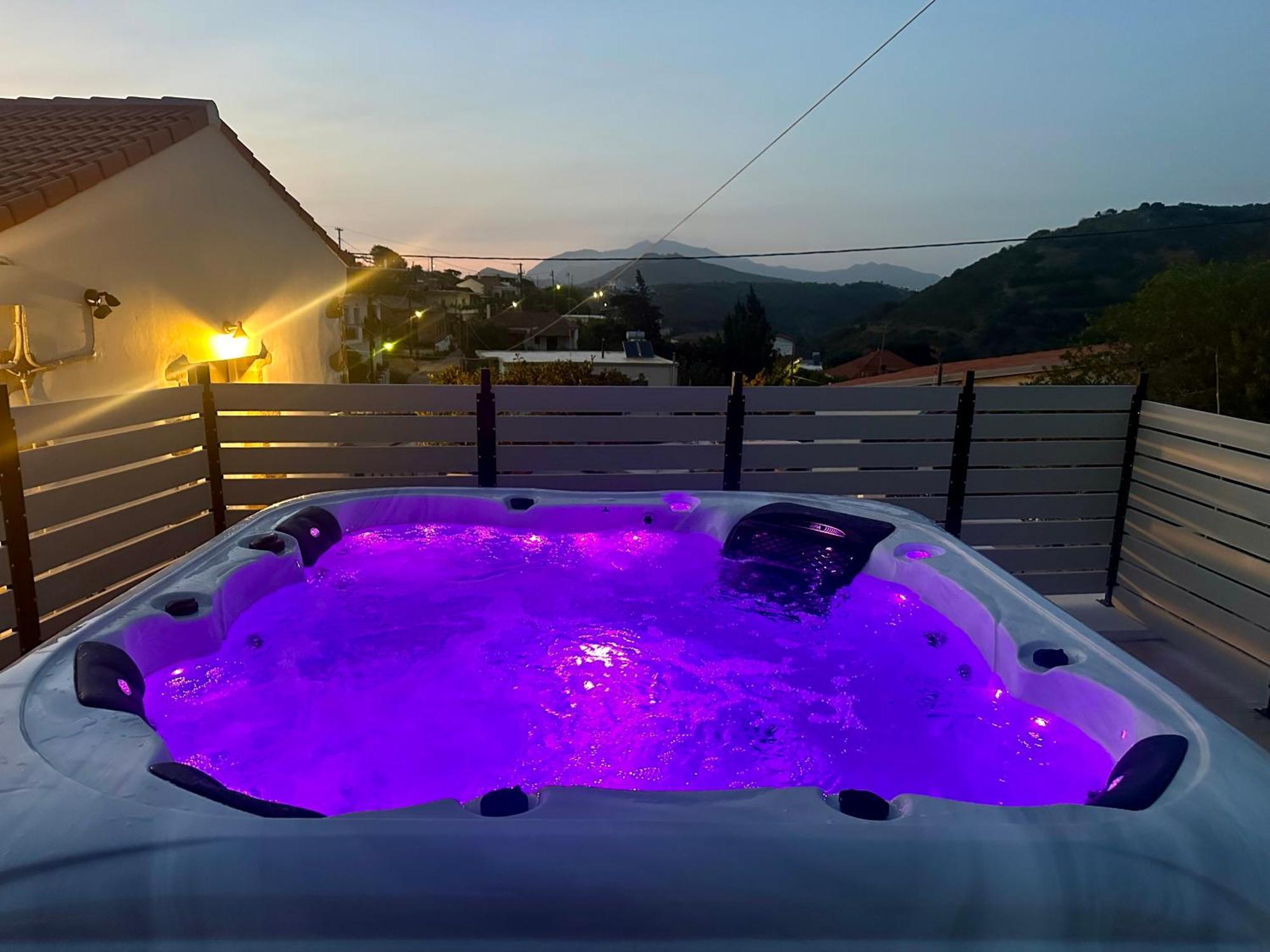 Villa Eftychia Serene Getaway With Hot Tub In A Quiet Location Kíssamos Eksteriør bilde