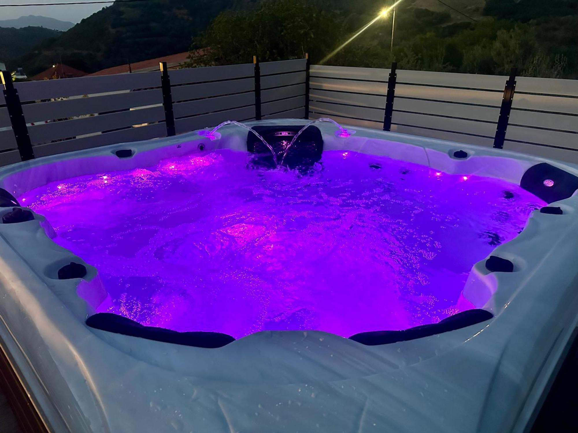 Villa Eftychia Serene Getaway With Hot Tub In A Quiet Location Kíssamos Eksteriør bilde